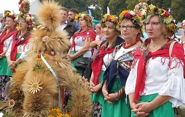 XXXIII Barzkowickie Targi Rolne 2021 wieńce dożynkowe