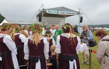 XXXIII Barzkowickie Targi Rolne 2021 wieńce dożynkowe