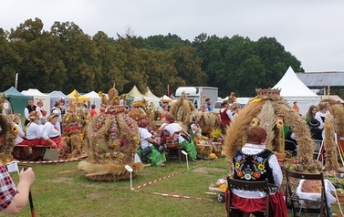 XXXIII Barzkowickie Targi Rolne 2021 wieńce dożynkowe prezentacja