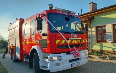 Zdjęcie do Uroczyste przekazanie w użyczenie nowego samochodu pożarniczego dla OSP Barzkowice