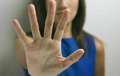 Zdjęcie do INFORMATOR  ZAWIERAJĄCY DANE TELEADRESOWE PODMIOT&Oacute;W  ORAZ ORGANIZACJI POZARZĄDOWYCH REALIZUJĄCYCH ODDZIAŁYWANIA WOBEC OS&Oacute;B STOSUJĄCYCH PRZEMOC DOMOWĄ